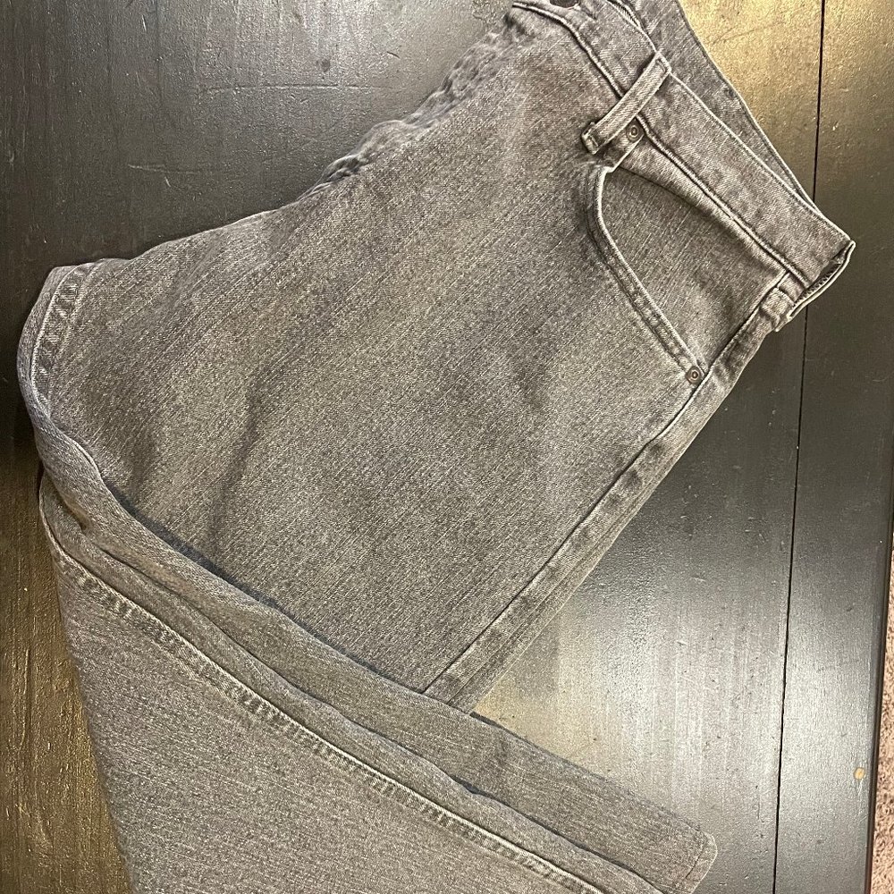 Men's Loose Fit / Relaxed Fit Black Hemmed Wrangler Jeans.  38 Waist